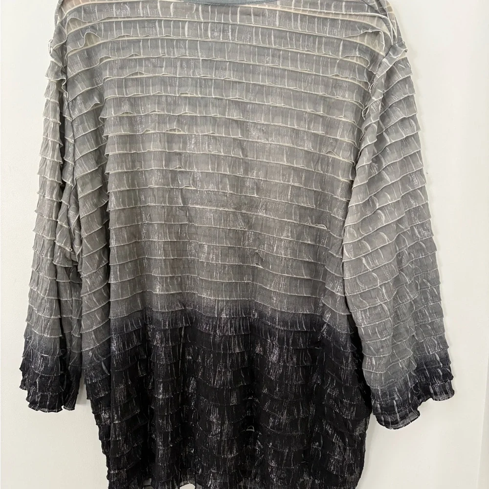 MAGGIE BARNES 3X NWT Silver Metallic Black V Neck Top 3/4 Sleeve Pleated Ruffle - Picture 9 of 15